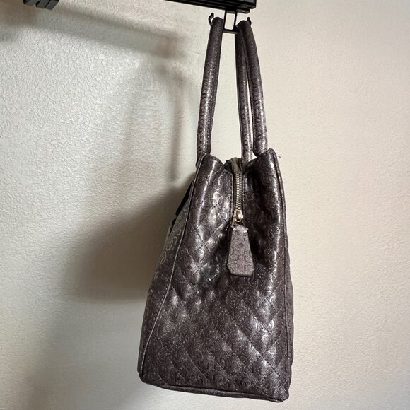 Guess Like New Shimmering Silver Quilted Purse - Picture 5 of 16